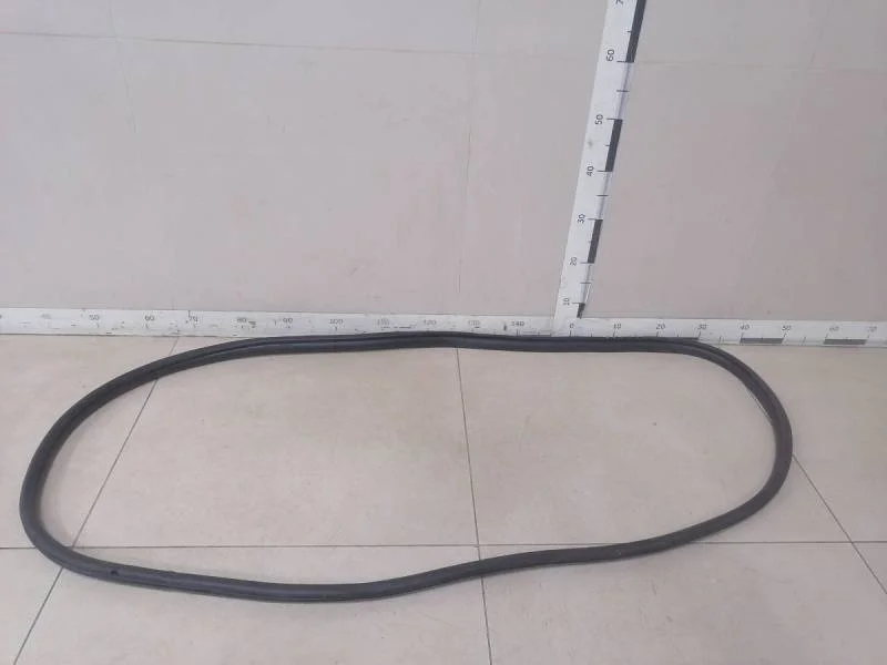 Уплотнитель проема двери задней левой Mitsubishi Outlander XL (CW) 2006-2012