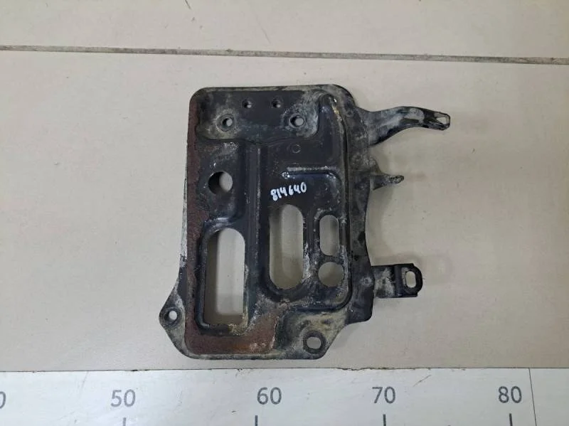 Крепление АКБ (корпус / подставка) Toyota Corolla E150 2006-2013