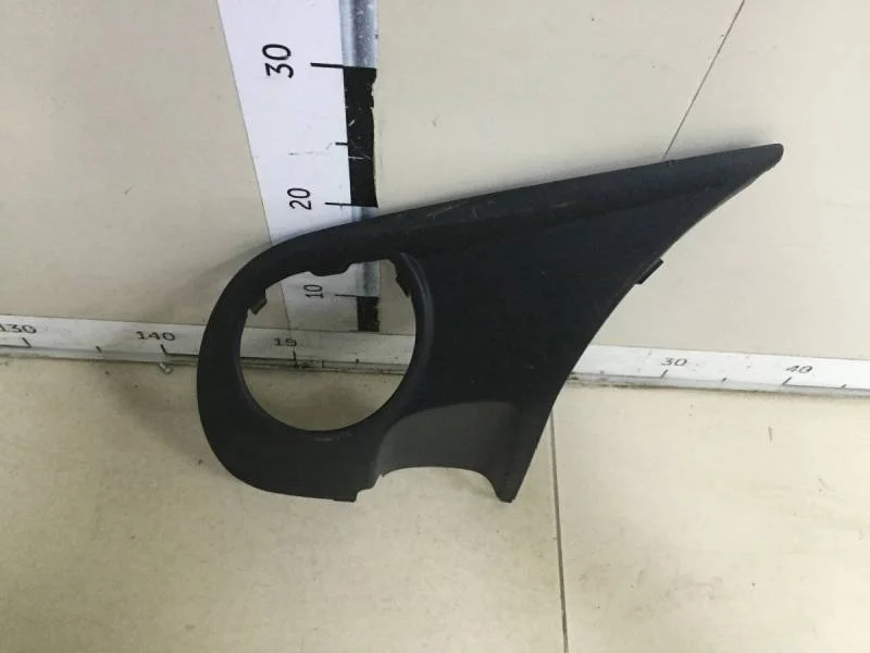 Рамка противотуманной фары правой Volkswagen Touareg (7L) 2002-2010