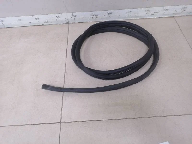 Уплотнитель проема двери задней левой Kia Rio 3 (UB) 2011-2017