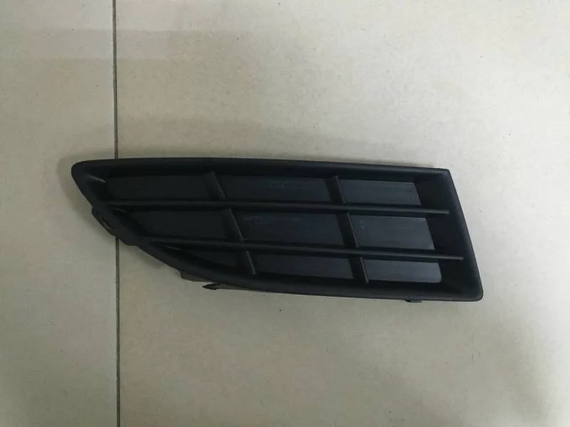 Решетка в бампер правая Skoda Fabia (5J) 2007-2014