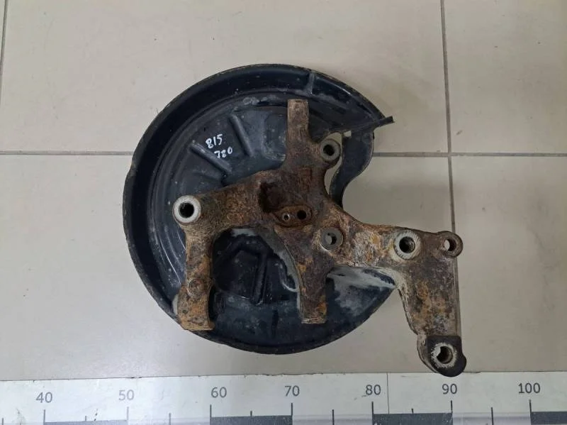 Кулак поворотный задний левый Volkswagen Golf Plus 5 2005-2014