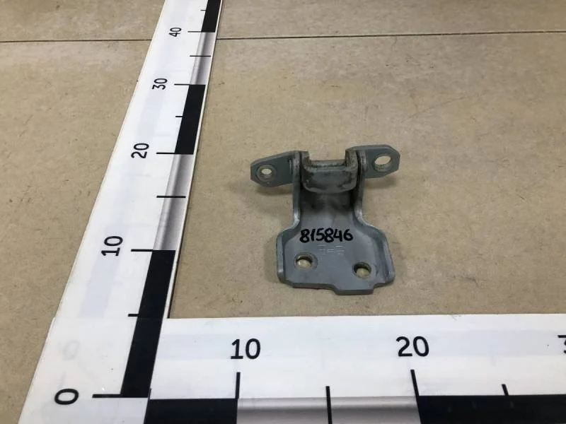 Петля двери передней правой нижняя Suzuki Swift 2004-2010