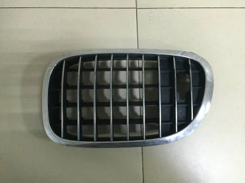 Решетка радиатора левая BMW 7-Series F01  2008-2015