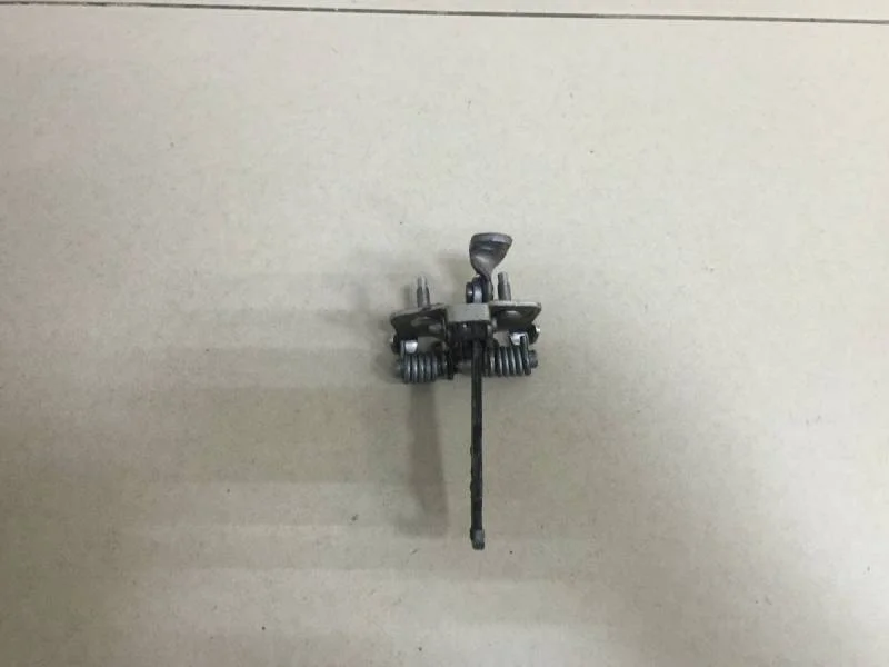 Ограничитель двери Renault Duster 2012>