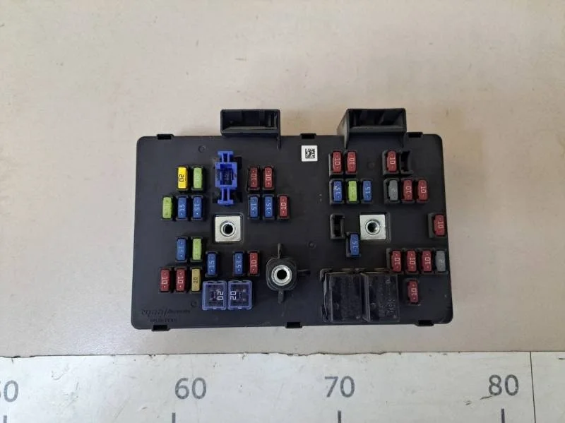 Блок предохранителей Opel Antara 2007-2015