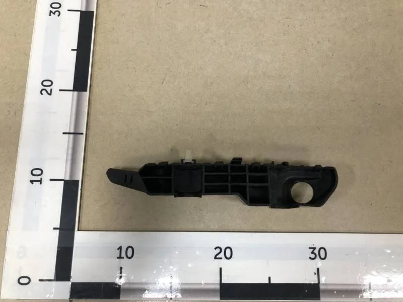 Кронштейн переднего бампера правый Kia Ceed (JD) 2012-2018