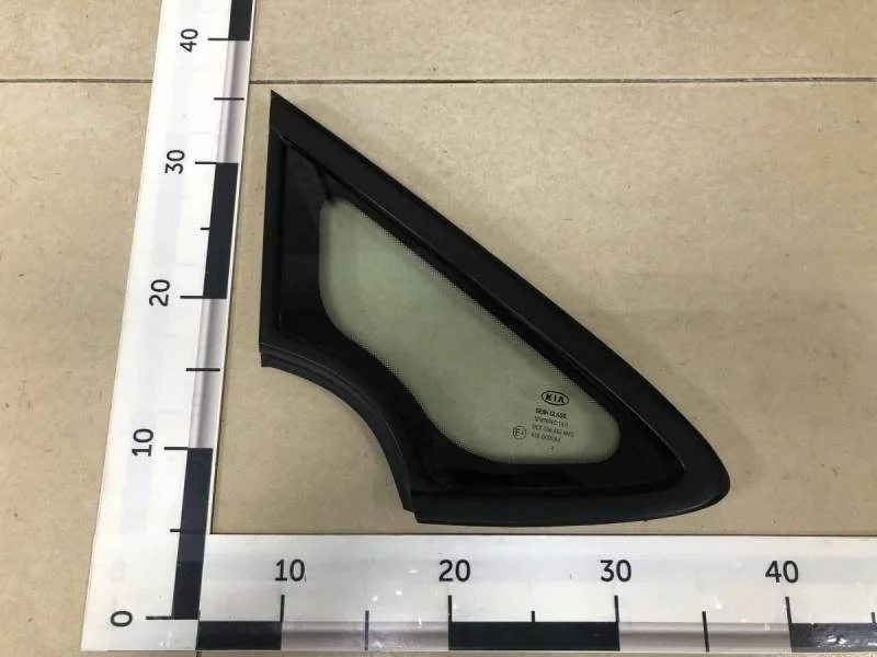 Стекло кузовное глухое правое Kia Ceed (JD) 2012-2018