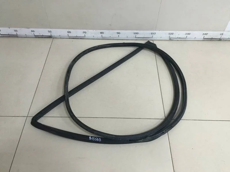 Уплотнитель двери Toyota Land Cruiser Prado (J150) 2009>