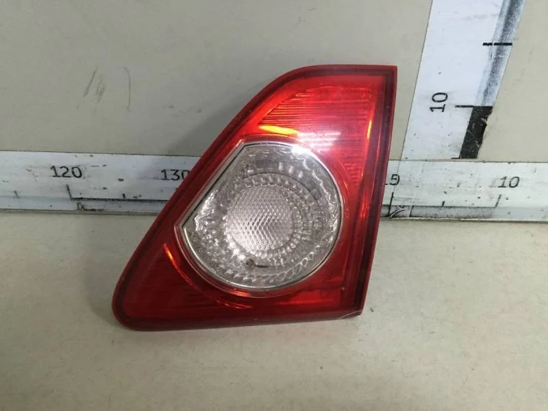 Фонарь задний внутренний правый Toyota Corolla E150 2006-2013