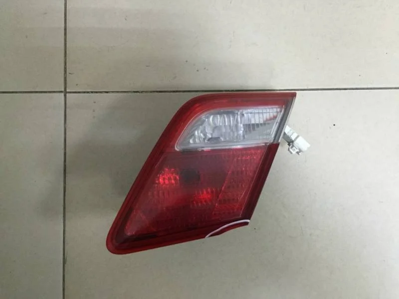 Фонарь задний внутренний правый Toyota Camry (V40) 2006-2011