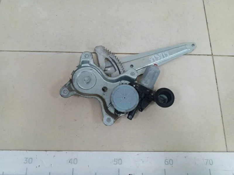 Стеклоподъемник электр. задний правый Toyota Camry (V40) 2006-2011