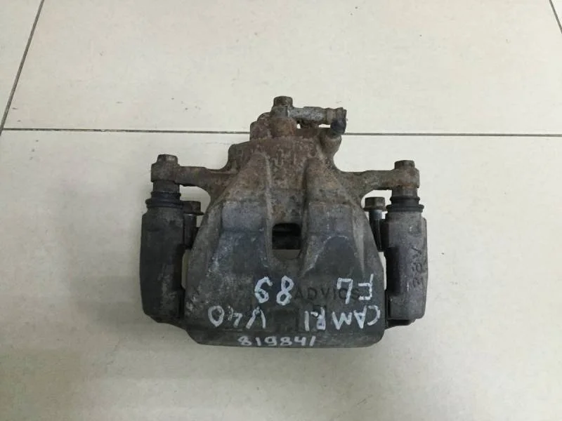 Суппорт передний левый Toyota Camry (V40) 2006-2011