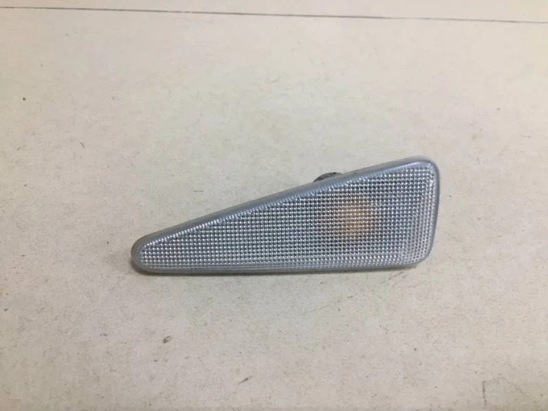 Повторитель на крыло Renault Sandero 2009-2014