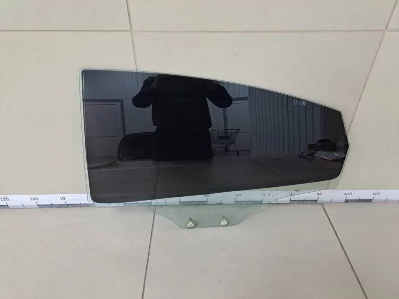 Стекло двери задней левой Hyundai Solaris 2010-2017