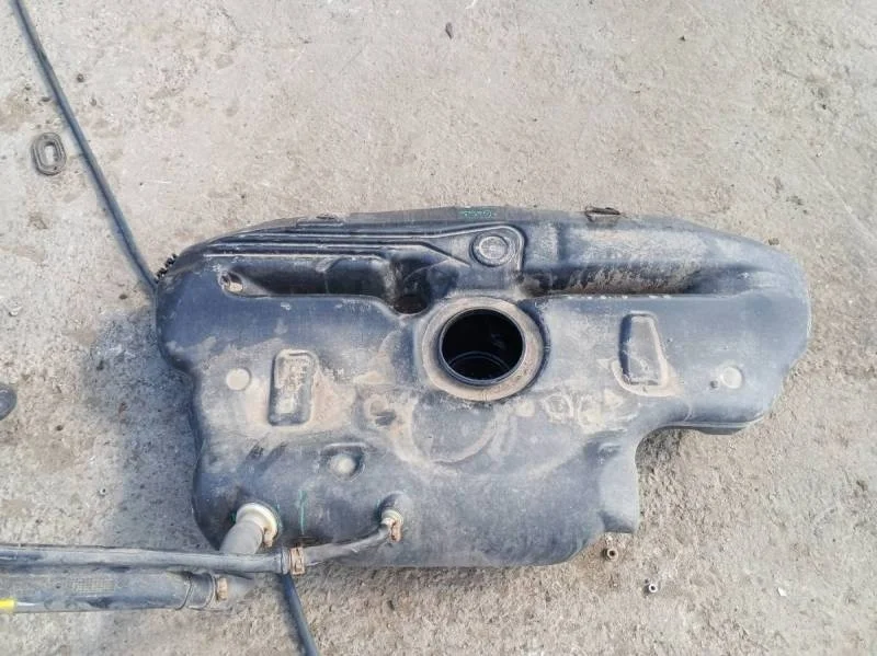 Бак топливный Toyota Corolla E120 2001-2007