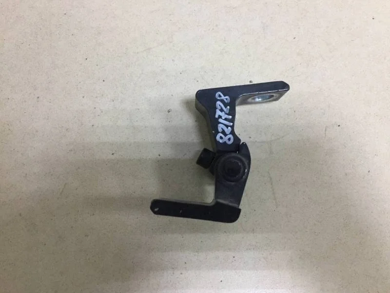 Петля двери Volkswagen Polo (Sed RUS) 2011>