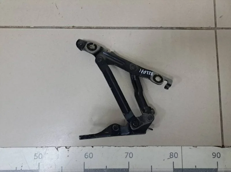 Петля крышки багажника Mazda Mazda 3 (BK) 2002-2009