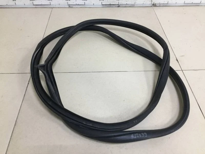 Уплотнитель проема двери передней правой Hyundai Solaris 2020>