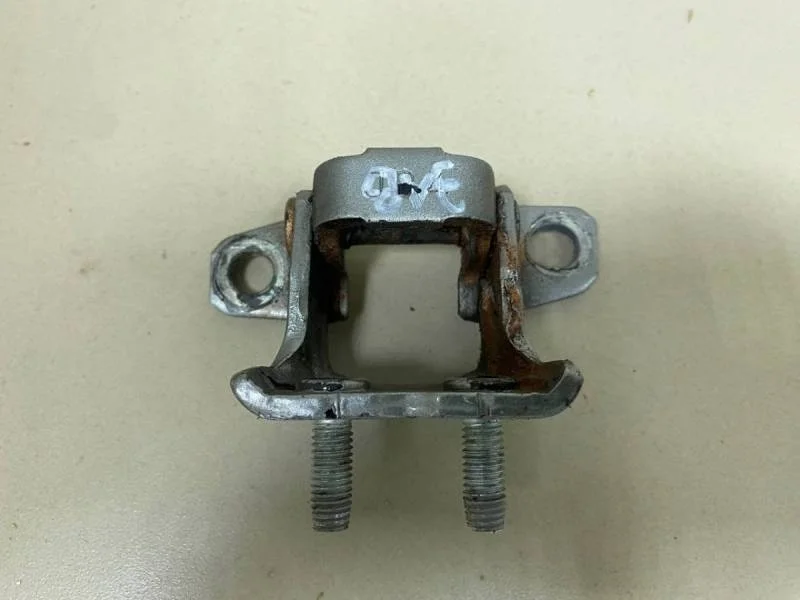 Петля двери задней левой верхняя Mitsubishi Pajero/Montero Sport (KH) 2008-2015