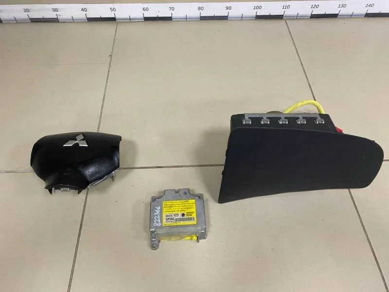 Подушка безопасности (комплект) Mitsubishi Pajero/Montero Sport (KH) 2008-2015