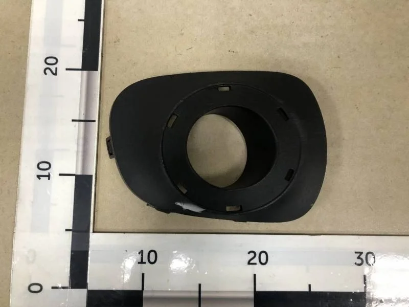 Рамка противотуманной фары правой Mitsubishi Pajero/Montero Sport (KH) 2008-2015