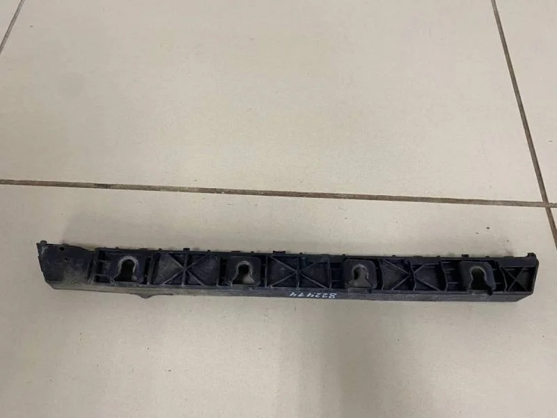 Направляющая заднего бампера правая Hyundai Solaris 2020>