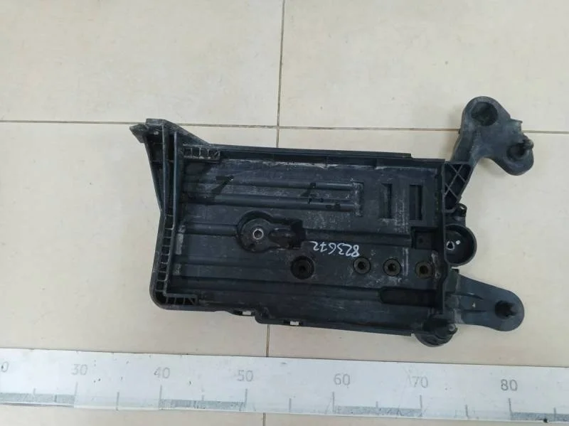 Крепление АКБ (корпус / подставка) Skoda Octavia (A7) 2013>