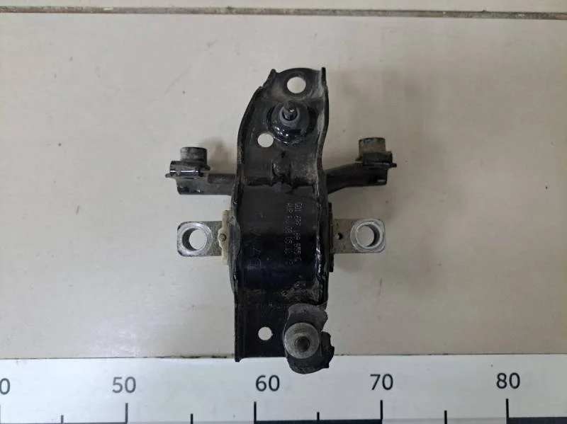 Опора КПП левая Volkswagen Polo (Sed RUS) 2011>