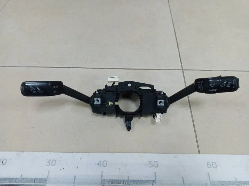 Переключатель подрулевой в сборе Skoda Octavia (A7) 2013>