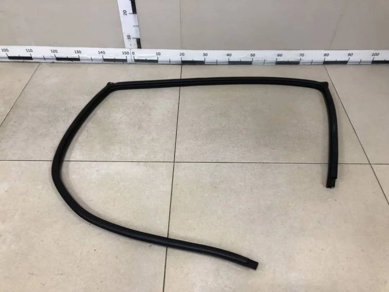 Уплотнитель проема двери задней правой Mitsubishi Pajero/Montero Sport (KH) 2008-2015