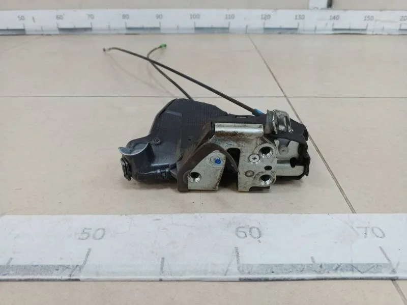 Замок двери передней правой Toyota Auris (E150) 2006-2012