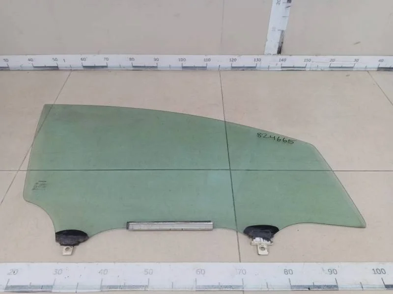 Стекло двери передней правой Toyota Auris (E150) 2006-2012