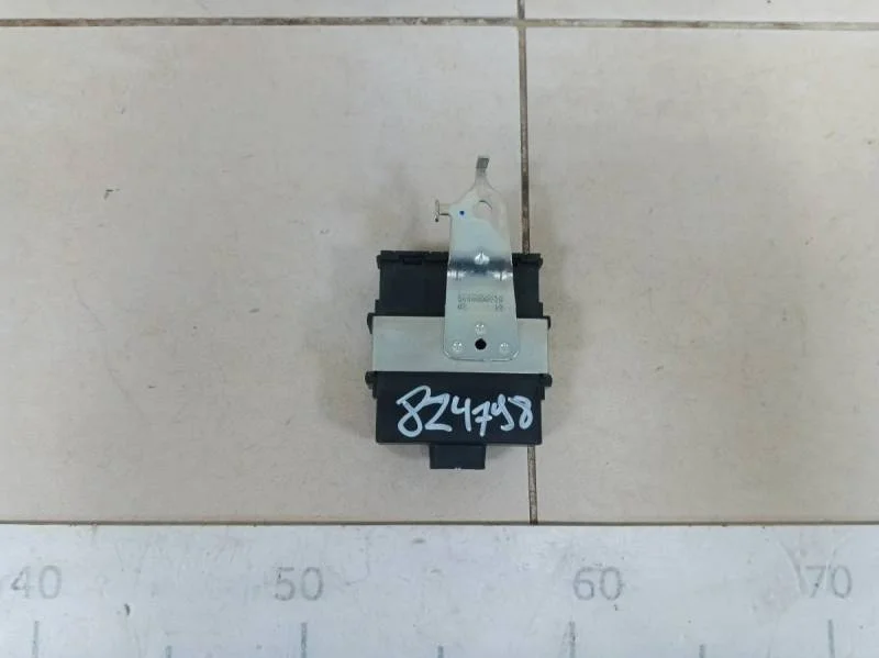 Блок управления центральным замком Toyota Auris (E150) 2006-2012