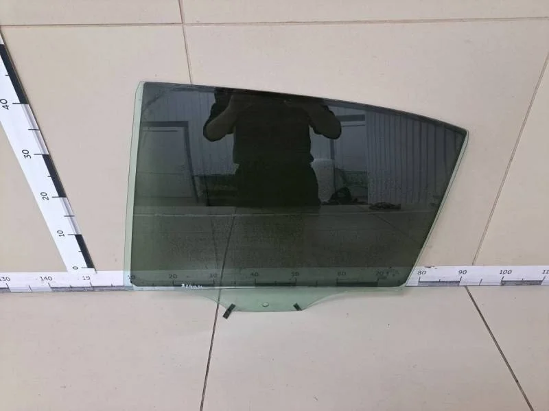 Стекло двери задней левой Skoda Octavia (A5 1Z-) 2004-2013