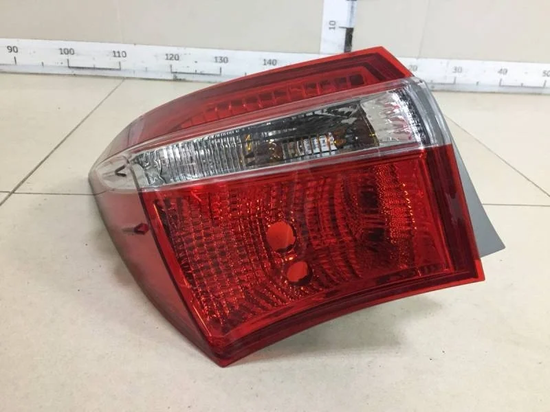 Фонарь задний наружный левый Toyota Corolla E180 2013>