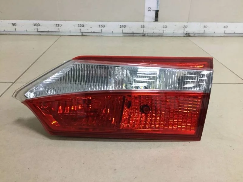 Фонарь задний внутренний правый Toyota Corolla E180 2013>