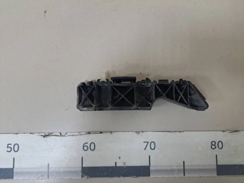 Кронштейн переднего бампера правый Hyundai Solaris 2010-2017