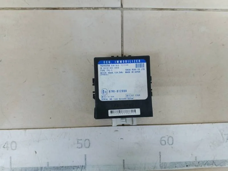 Блок электронный Toyota Corolla E120 2001-2007
