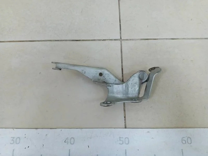 Петля капота левая Toyota Corolla E120 2001-2007