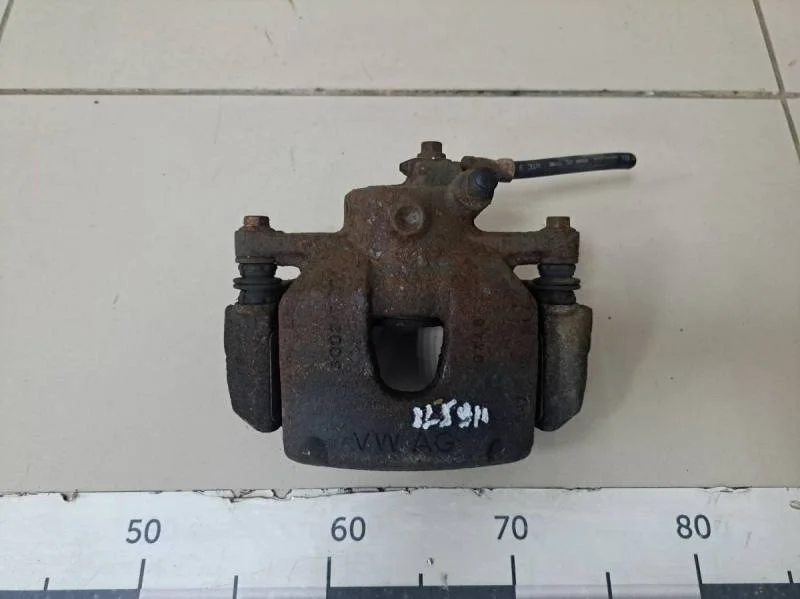 Суппорт передний левый Volkswagen Polo (Sed RUS) 2011>