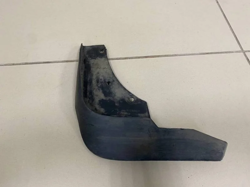 Брызговик передний левый Nissan Terrano (D10) 2014>