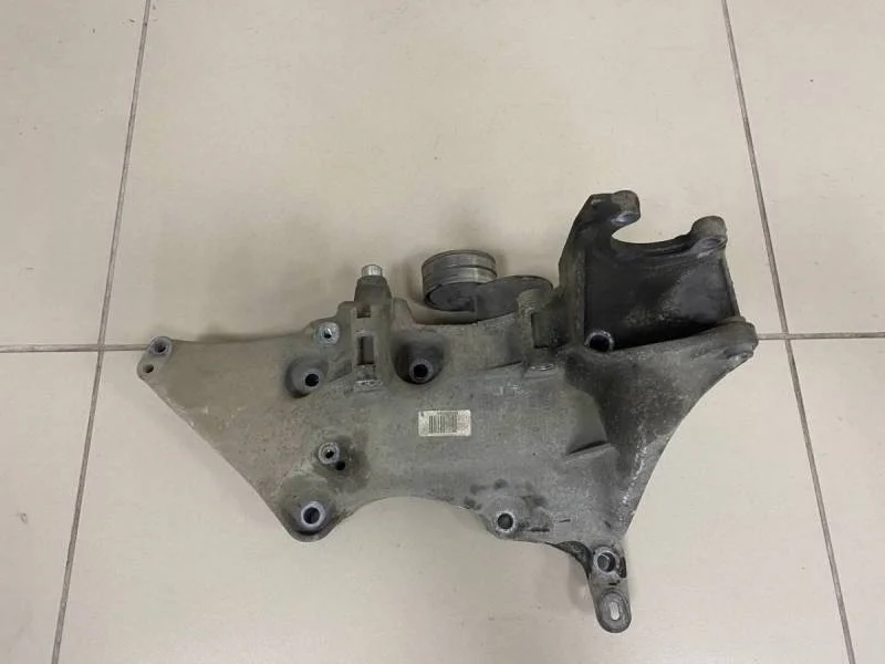 Кронштейн генератора Nissan Terrano (D10) 2014>