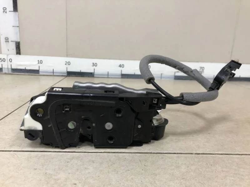 Замок двери задней правой Volkswagen Polo (Sed RUS) 2011>