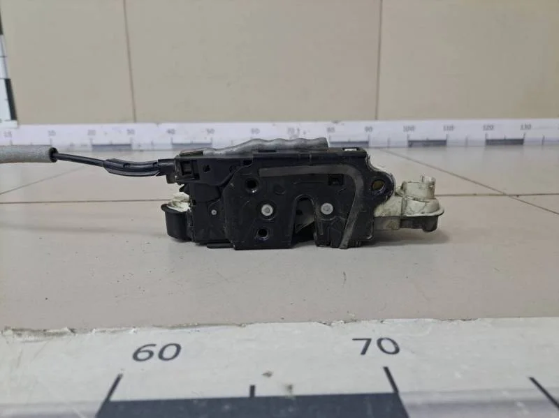 Замок двери передней левой Skoda Octavia (A7) 2013>