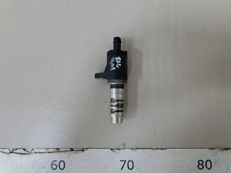 Клапан электромагн. изменения фаз ГРМ Skoda Octavia (A7) 2013>