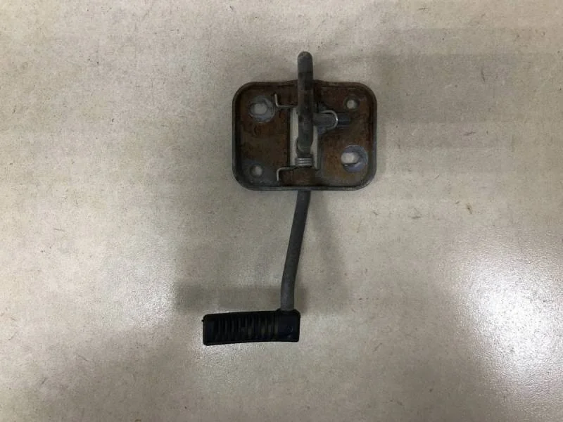 Крючок капота Volkswagen Polo (Sed RUS) 2011>