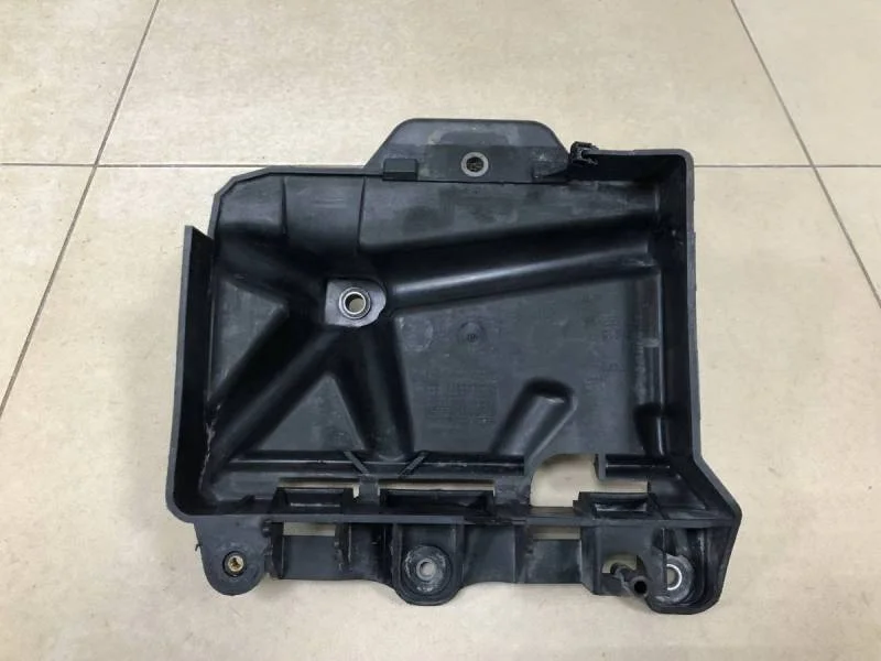 Крепление АКБ (корпус / подставка) Volkswagen Polo (Sed RUS) 2011>