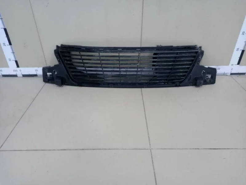 Решетка в бампер центральная Nissan Terrano (D10) 2014>