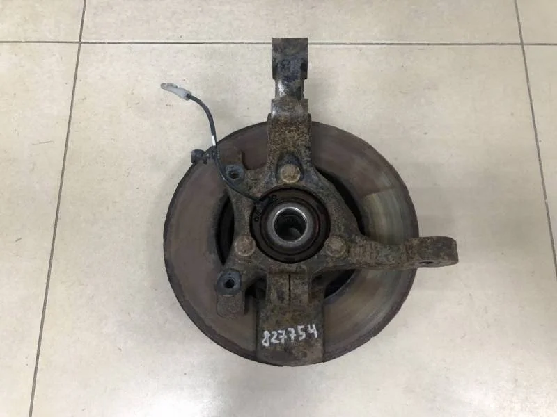 Кулак поворотный передний правый Opel Astra H / Family 2004-2015